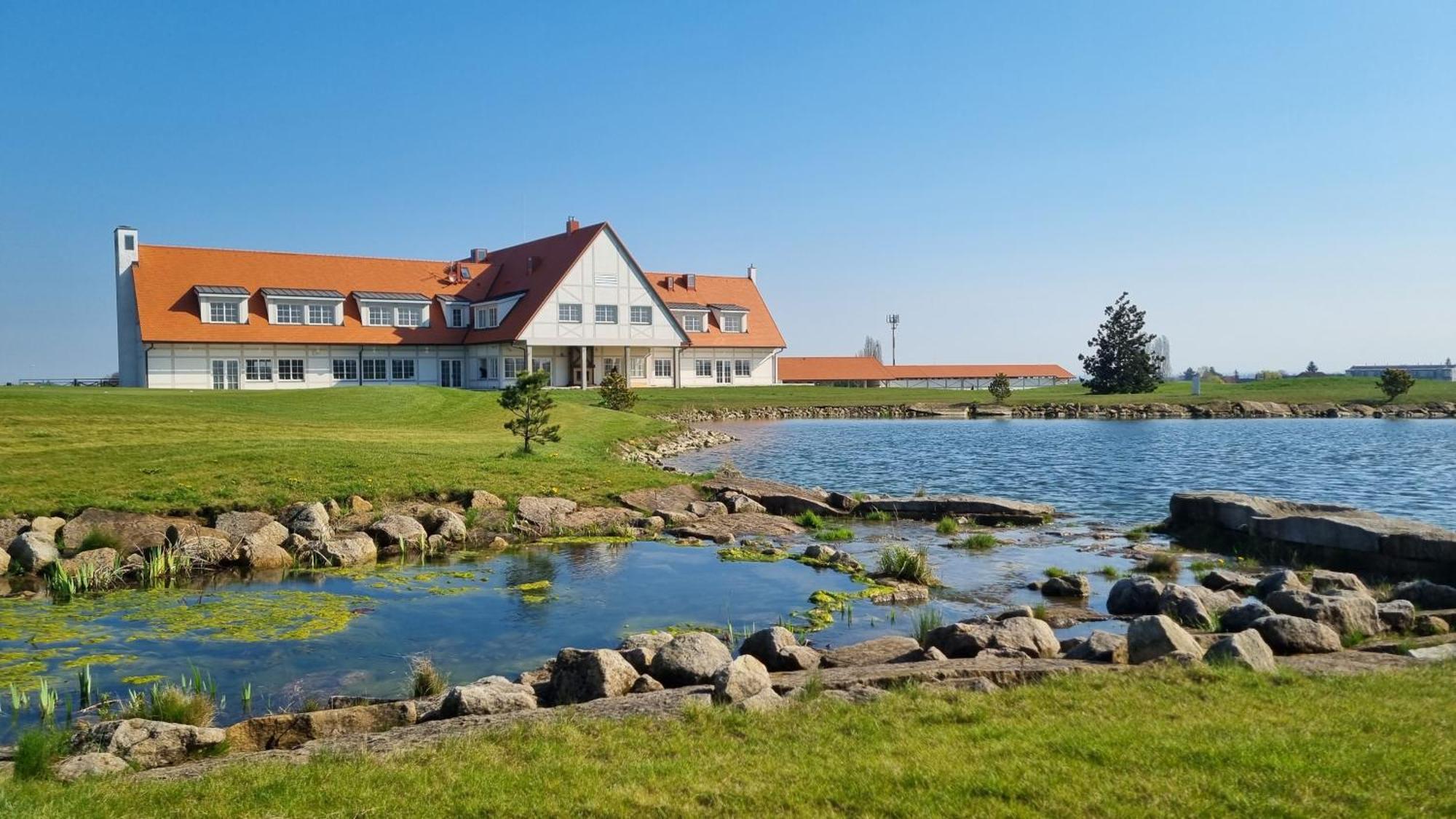 Apartments By Prague City Golf 외부 사진